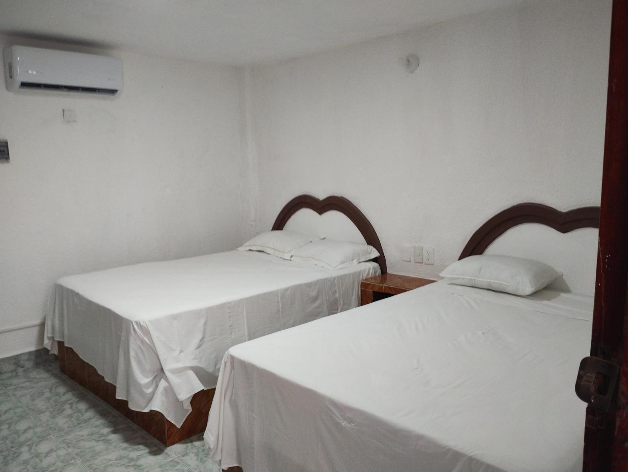 Casa De Huespedes Los Santos Cancún Eksteriør billede
